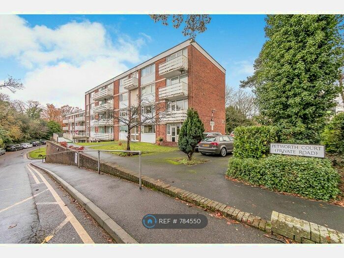 2 Bedroom Flat To Rent In Petworth Court, Reading, RG1
