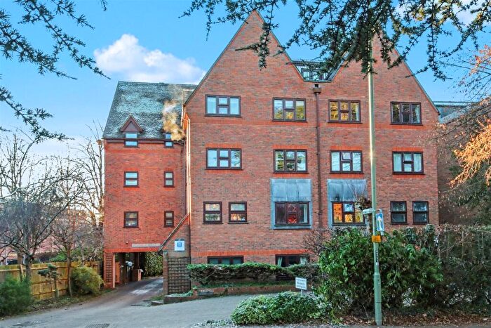 1 Bedroom Apartment For Sale In Station Road, Leatherhead, KT22