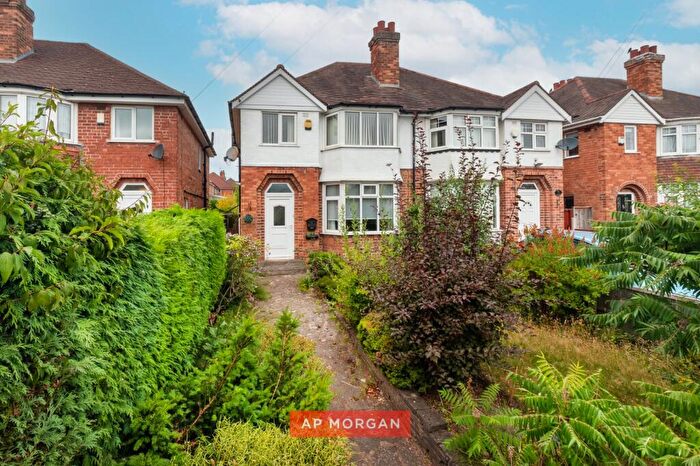3 Bedroom Semi-Detached House For Sale In Lode Lane, Solihull, West Midlands, B91