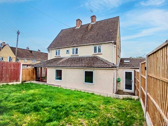4 Bedroom Semi Detached House For Sale In Leigh Road, Andover, SP10