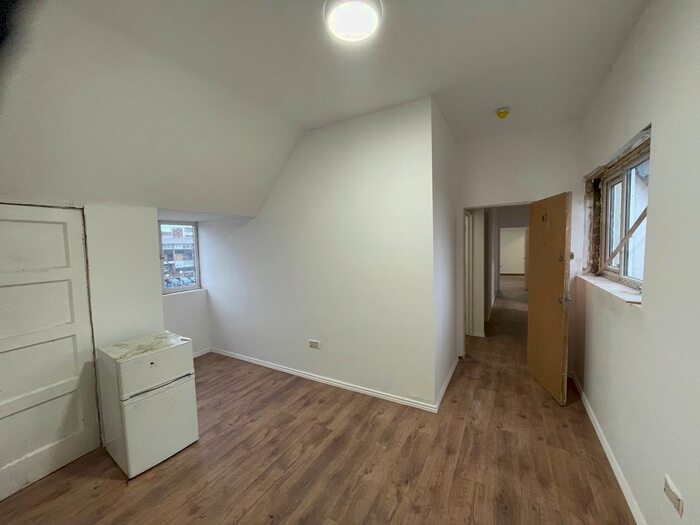 Studio To Rent In Montagu Road, London, N9