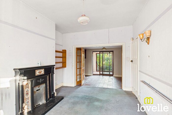 3 Bedroom Semi-Detached House For Sale In Maytree Avenue, Kingston Upon Hull, HU8