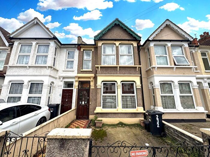 3 Bedroom Terraced House For Sale In Kingston Road, Ilford, IG1