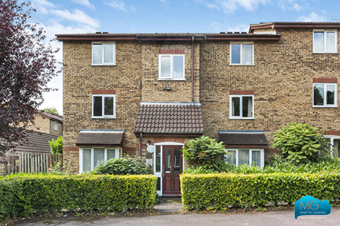 1 Bedroom Apartment To Rent In Greenway Close, Friern Barnet, London, N11