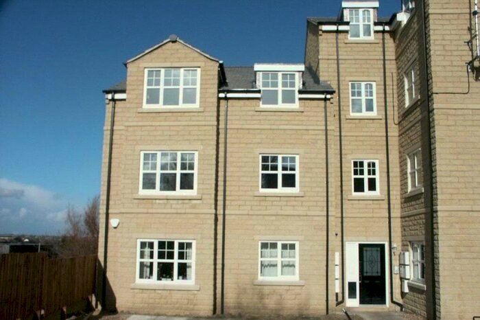 2 Bedroom Apartment To Rent In Woolcombers Way, Bradford, West Yorkshire, BD4