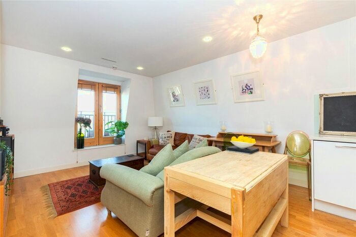 2 Bedroom Flat To Rent In Holloway Road, London, N7