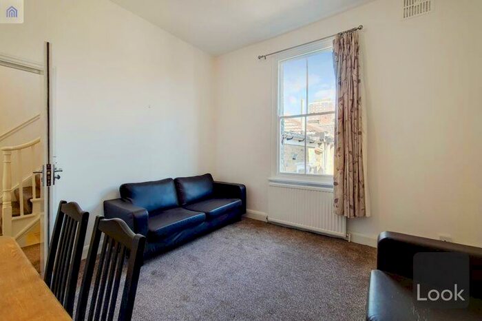 4 Bedroom Duplex To Rent In Burdett Road, Bow, E3