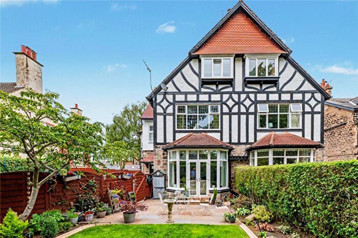 3 Bedroom Apartment For Sale In Flat, Langcliffe Avenue, Harrogate, North Yorkshire, HG2