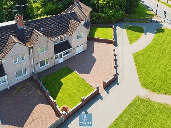 4 Bedroom Semi-detached House For Sale In Charter Avenue, Canley, Coventry, CV4