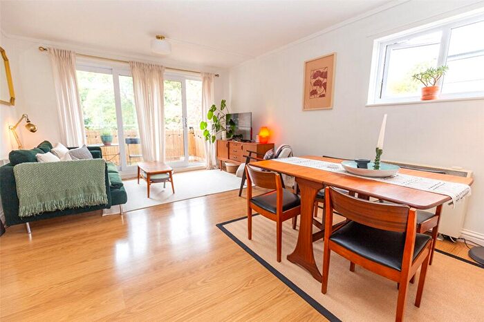 2 Bedroom Apartment For Sale In Northover Close, Bristol, BS9
