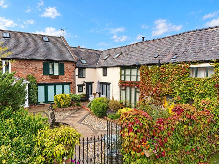 4 Bedroom Barn Conversion For Sale In Old Barn Lane, Willaston, CH64