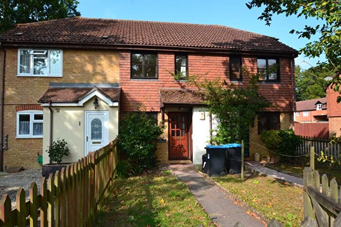 2 Bedroom Terraced House For Sale In The Woodlands, RH6