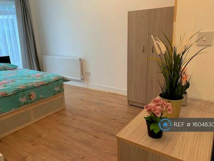 Studio To Rent In Sidney Avenue, London, N13