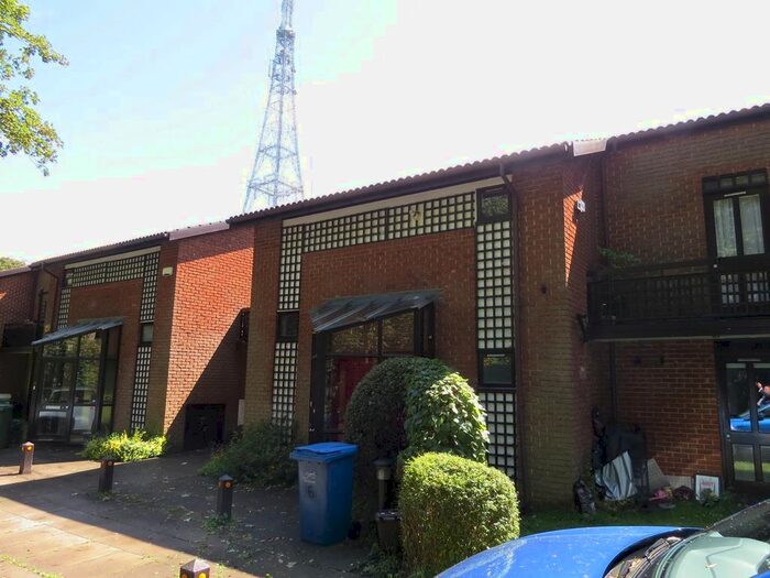 Studio To Rent In Spinney Gardens, Upper Norwood, London, SE19