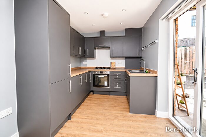 2 Bedroom Flat To Rent In Baddow Road, CM2