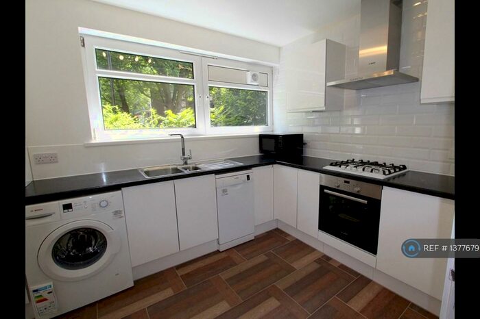 2 Bedroom Flat To Rent In Chester Close South, London, NW1