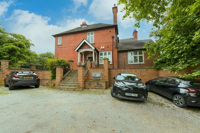 2 Bedroom Apartment To Rent In Oak Tree Villa, Woodborough Road, NG3