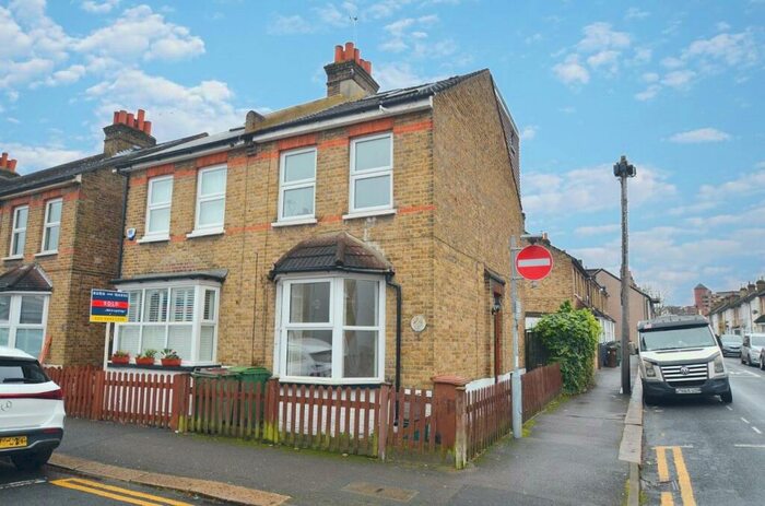 3 Bedroom Semi-Detached House To Rent In Clarence Road, Sutton, SM1