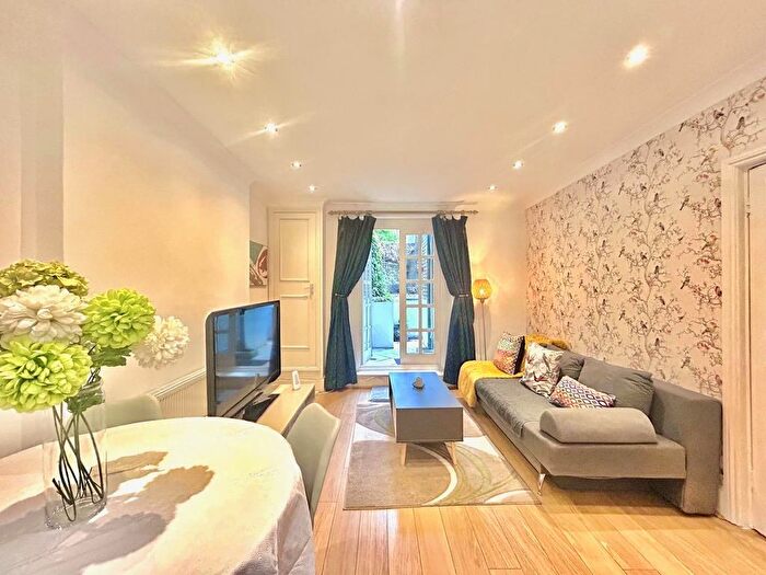 2 Bedroom Flat To Rent In Ladbroke Grove, London, W10