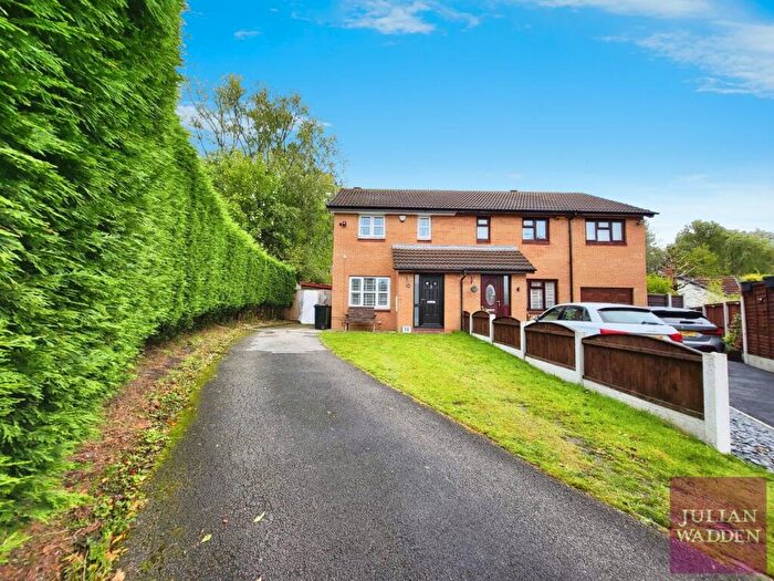 3 Bedroom Semi-Detached House For Sale In Deepdale Close, Reddish, Stockport, SK5