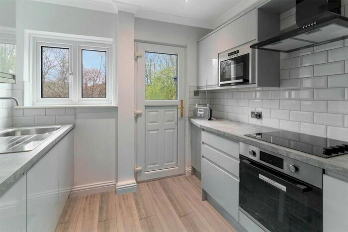 3 Bedroom Terraced House To Rent In Lismore Road, South Croydon, Surrey, CR2