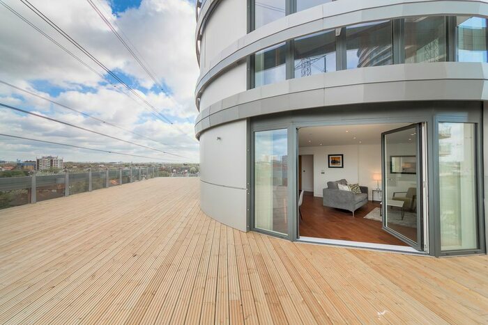 2 Bedroom Flat To Rent In Gateway Tower, Western Gateway, Royal Victoria, London, E16
