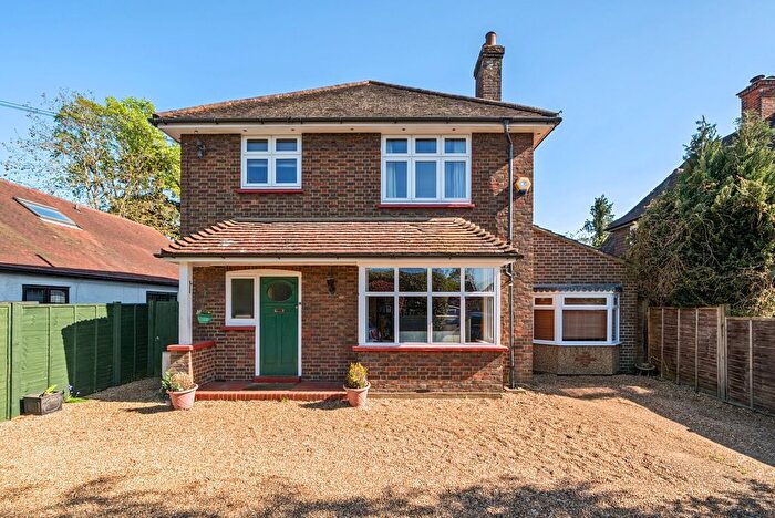3 Bedroom Detached House For Sale In Crockford Park Road, Addlestone, Surrey, KT15