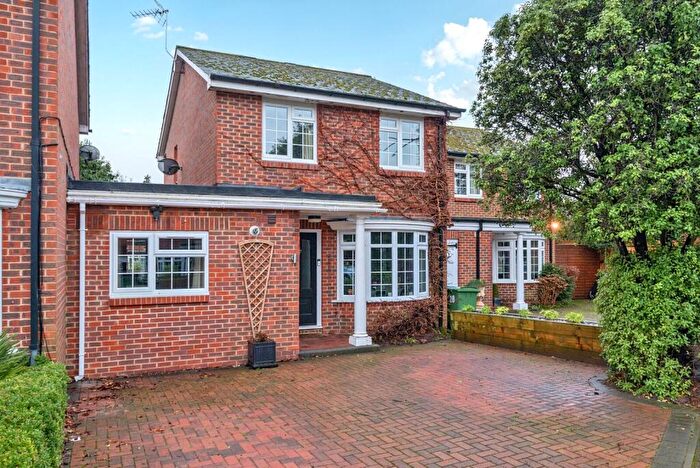 4 Bedroom Link Detached House For Sale In Churchill Drive, Weybridge, KT13