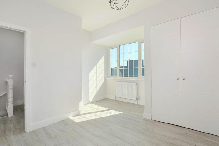 1 Bedroom Flat To Rent In High Road, London, N20