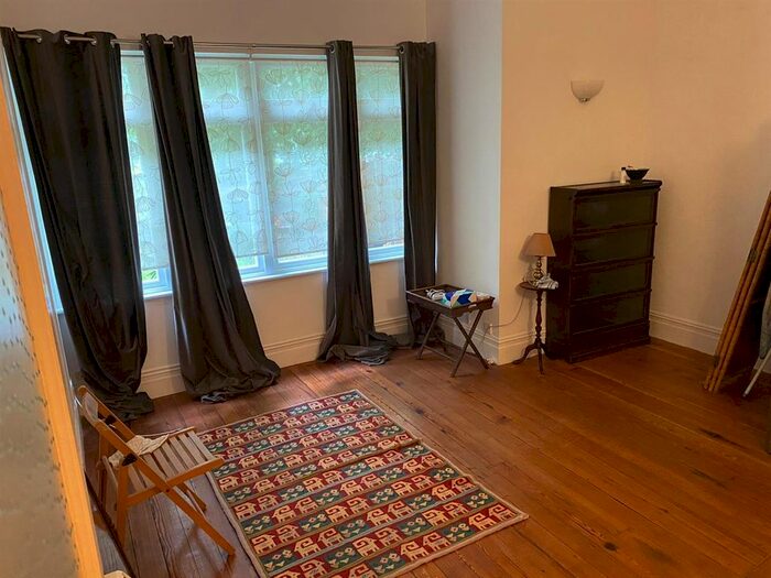 1 Bedroom Semi-Detached House To Rent In Woodstock Road, Chiswick, London, W4