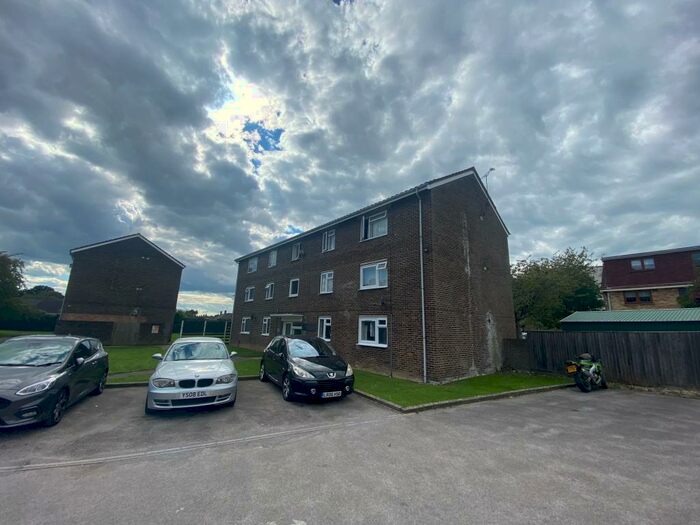 1 Bedroom Flat To Rent In Crombie Close, Waterlooville, PO8