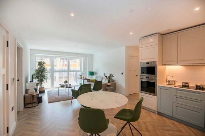 2 Bedroom Flat To Rent In Brook Street, Kingston Upon Thames, KT1