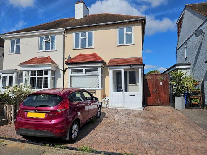 3 Bedroom Semi-Detached House To Rent In Richmond Drive, Westcliff-On-Sea, SS0