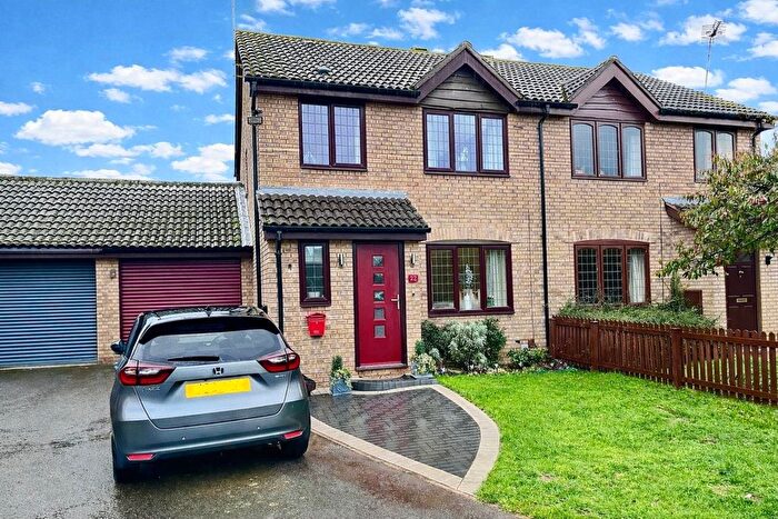 3 Bedroom Semi Detached House For Sale In Flora Thompson Drive, Newport Pagnell, MK16