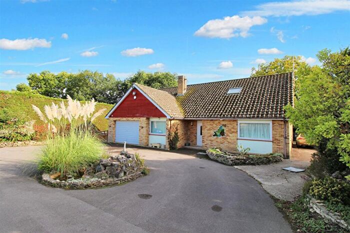 6 Bedroom Detached House For Sale In Tilehurst, Reading, RG31