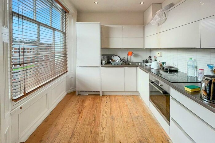 1 Bedroom Apartment To Rent In High Street, High Wycombe, HP11