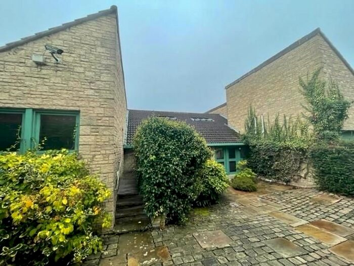 4 Bedroom Detached House To Rent In Alwoodley Lane, Leeds, LS17