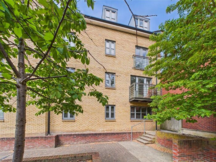 2 Bedroom Flat For Sale In Coopers Yard, Hitchin, SG5