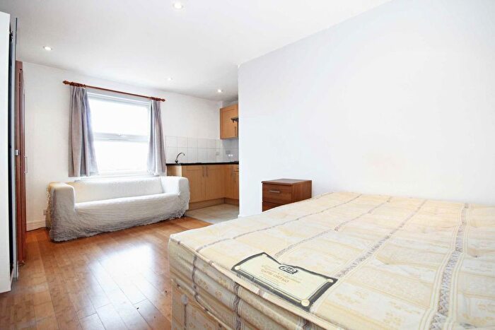 Studio To Rent In Emanuel Avenue, Acton, W3