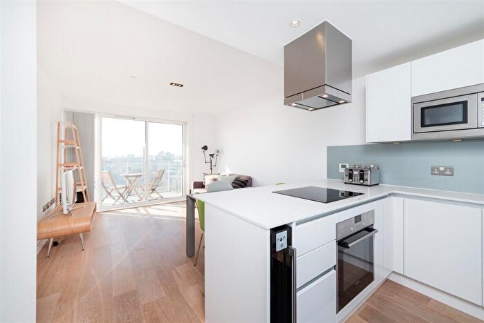 2 Bedroom Apartment To Rent In Axis Apartments, Avantgarde Place, London, E1