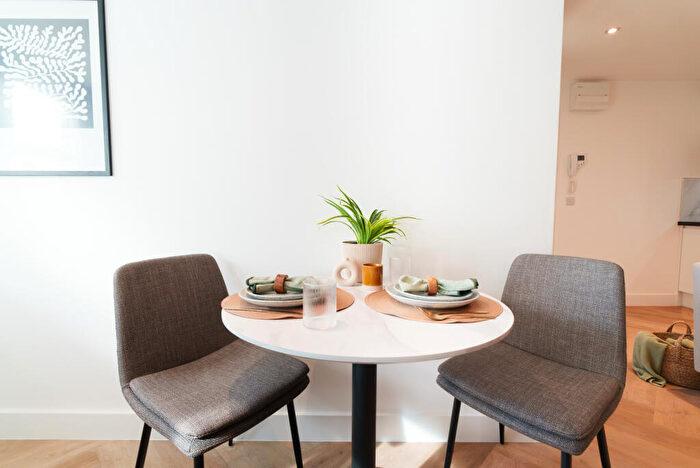 1 Bedroom Apartment To Rent In Apt, Churchill House Residence #, LS1