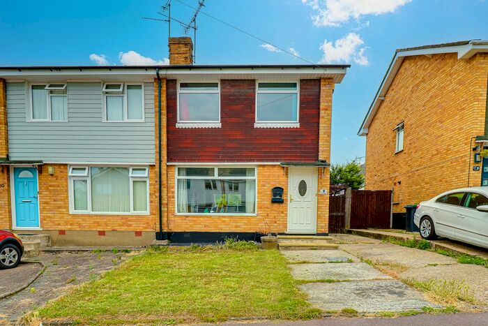 3 Bedroom Semi-Detached House To Rent In Little Hays, Leigh-On-Sea, SS9