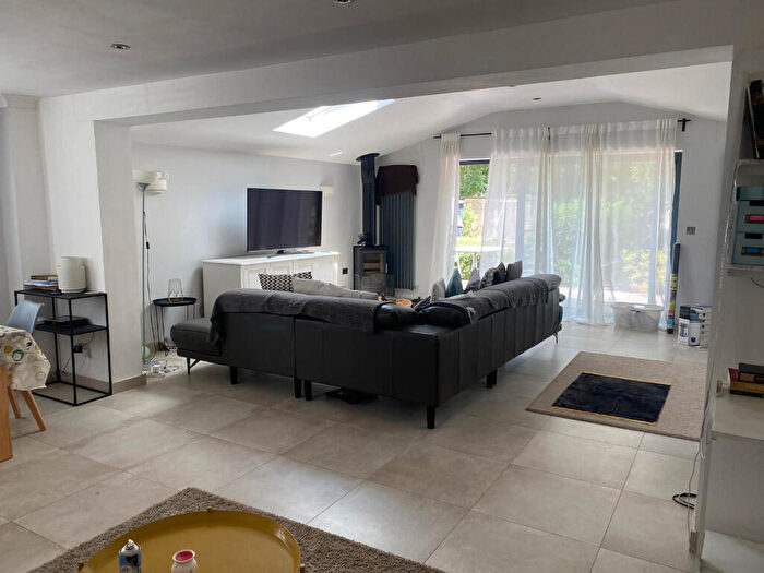 3 Bedroom Detached House To Rent In Stone Street, Reading, Berkshire, RG30