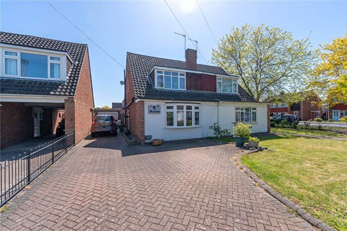 3 Bedroom Semi-Detached House For Sale In Stratton Road, Sunbury, TW16
