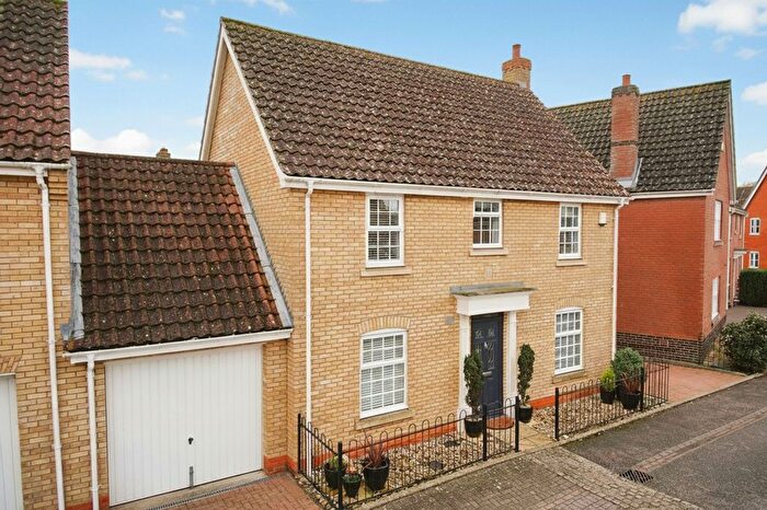 4 Bedroom Detached House For Sale In Burroughs Way, Wymondham, NR18