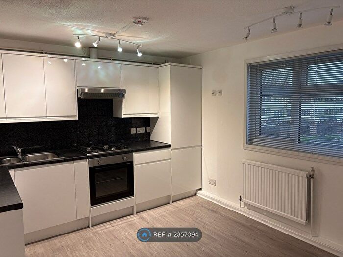 3 Bedroom Flat To Rent In Hamilton Close, London, N17