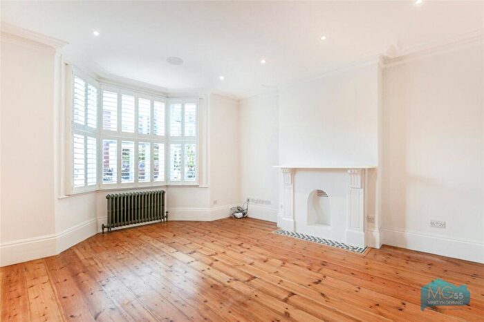 4 Bedroom Semi-Detached House To Rent In Lincoln Road, East Finchley, London, N2