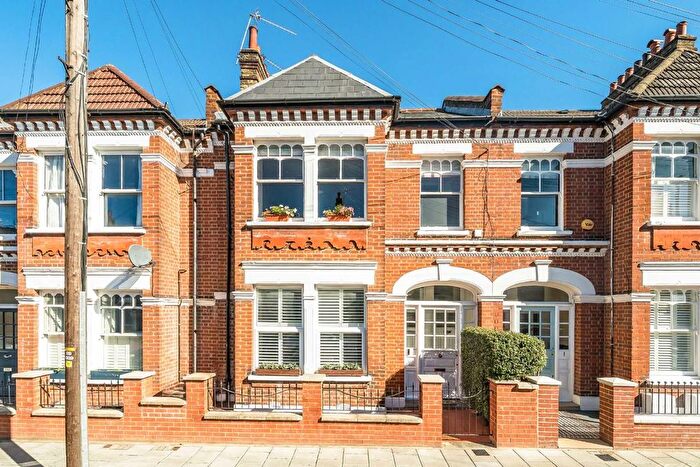 3 Bedroom Maisonette For Sale In Stapleton Road, Tooting, SW17
