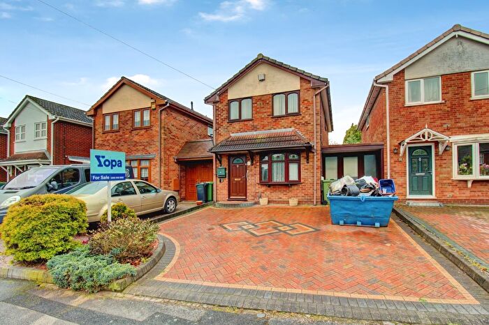 3 Bedroom Link Detached House For Sale In Sadler Road, Walsall, WS8