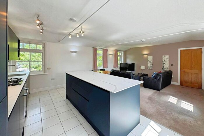 2 Bedroom Apartment To Rent In Broad Street, Wokingham, RG40